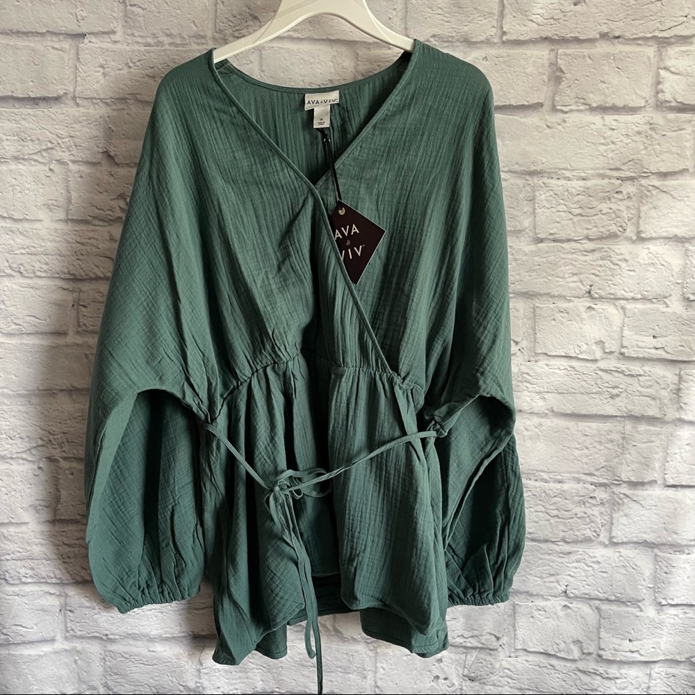 NEW WITH TAGS AVA & VIV GREEN WRAP TOP WITH TIE WAIST PLUS SIZE 1X
